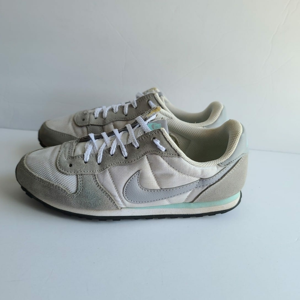 Nike Genicco Suede Sneakers Women’s Sz 7
